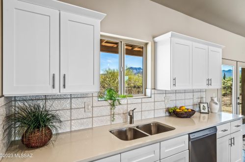 10310 Rudasill Rd, Tucson, AZ 85743-9258