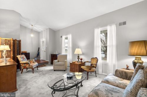 6010 Rdg Frd Dr, Springfield VA 22015-3651 exterior