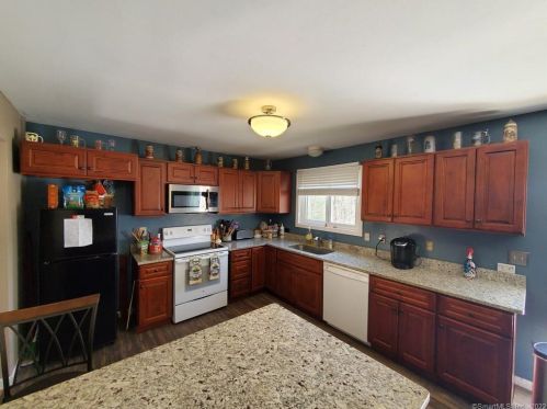 59 Horn Rd, North Windham, CT 06280-1028