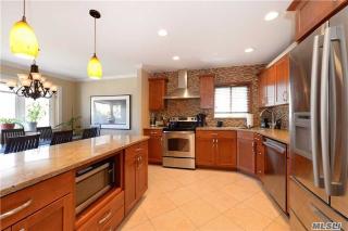 6 Crome Rd, Syosset, NY 11791-6201