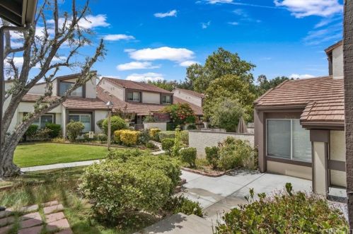 24660 Golfview Dr, Santa Clarita, CA 91355-2301