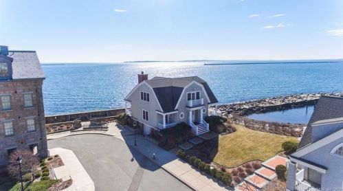 1 Stonington Cmns, Stonington, CT 06378-1468