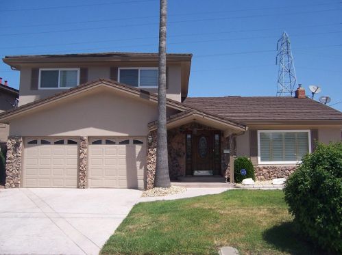 915 Alameda St, Manteca, CA 95336-4035