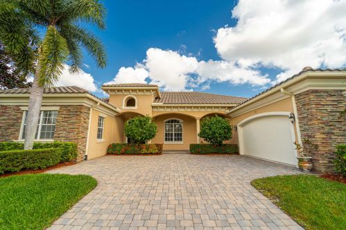 9312 Scarborough Ct, Fort Pierce, FL 34986-3360