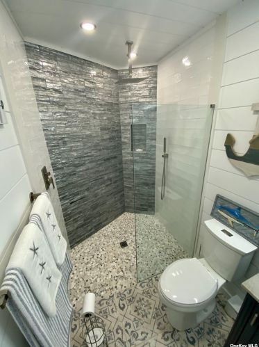 326 Lido Promenade, North Lindenhurst NY  11757-6600 exterior