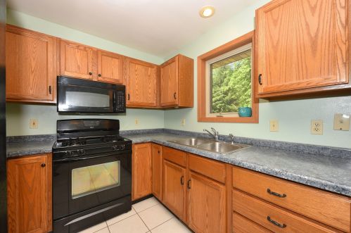 772 Ridge View Dr, Hartford, WI 53027-2809