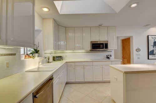 28 Glens Dr, Boynton Beach FL  33436-6207 exterior