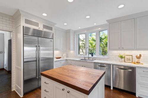 4108 Lk Dr, Milwaukee WI 53211-1719 exterior