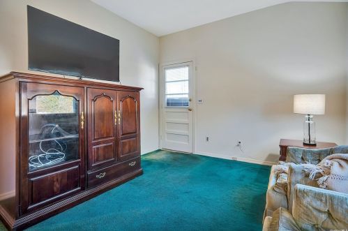 5 Enfield Ln, San Remo NY  11754-4028 exterior