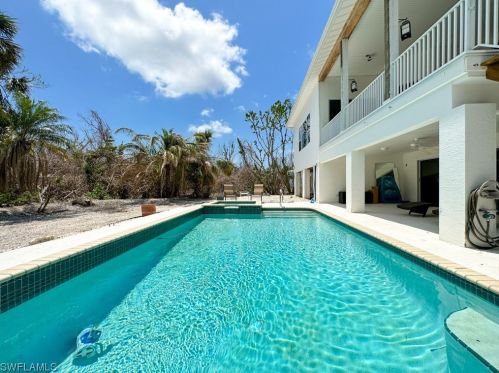 1724 Bunting Ln, Sanibel FL  33957-4226 exterior