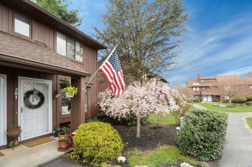 381 Panorama Dr, Mohegan Lake, NY 10547-1282