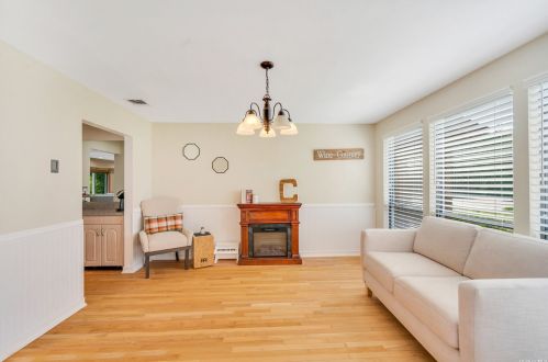 3 Hyanis Ct, Mount Sinai NY  11766-1809 exterior