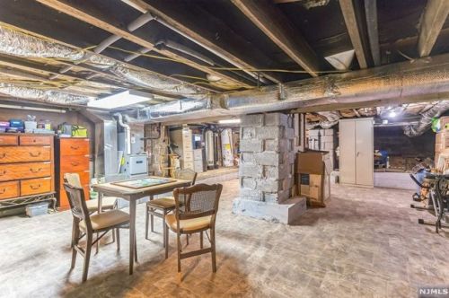 7 2nd Ave, West Milford NJ  07480-3317 exterior