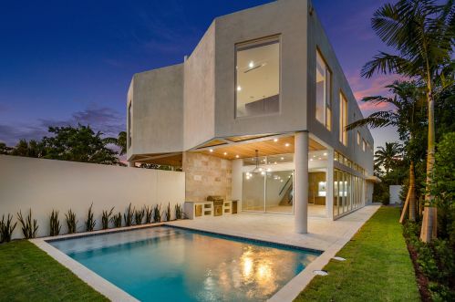 724 Lake Ave, Delray Beach FL  33483-5928 exterior