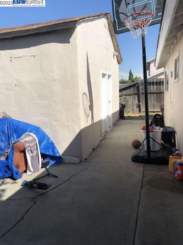 661 Clara St, Oakland, CA 94603-1140