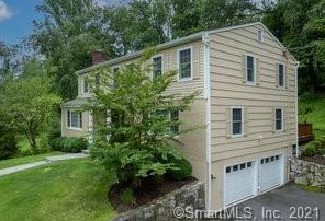 95 Malibu Rd, Stamford, CT 06903-3827
