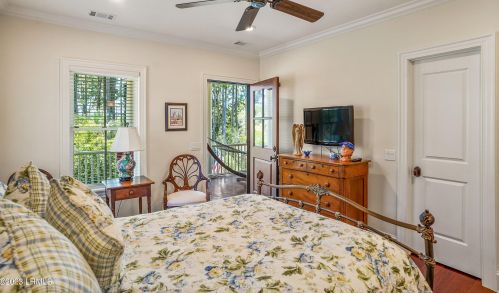 66 Bay Dr, Beaufort SC  29907-1755 exterior