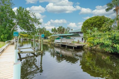 27281 Buccaneer Dr, Bonita Springs, FL 34135-4314