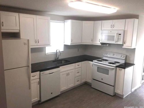 31 Cerretta St, Stamford, CT 06907-1815