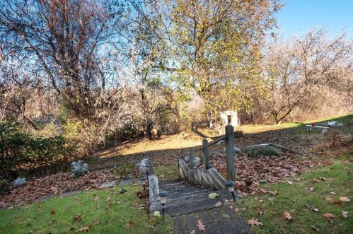 140 Vista Dr, Easton PA  18042-7202 exterior