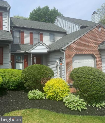 242 Sand Ct, Ephrata, PA 17522-2647