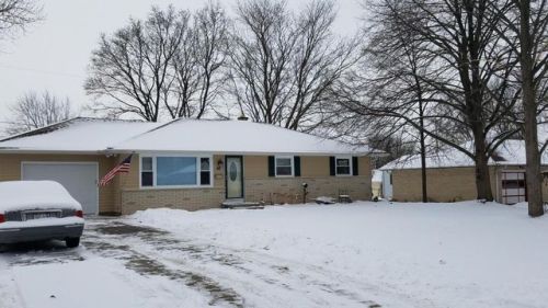 315 Macarthur Dr, Mukwonago, WI 53149-1136