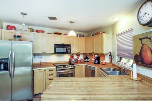 1666 Middle Gulf Dr, Sanibel FL  33957-6307 exterior