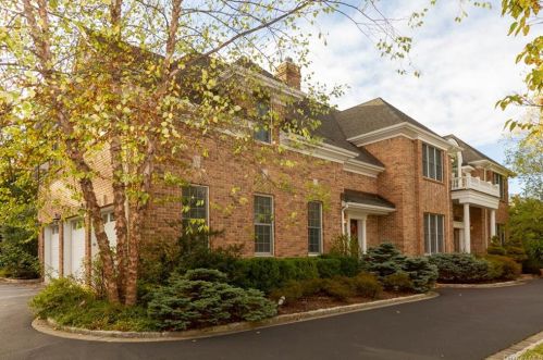 65 Palmer Ln, Thornwood, NY 10594-2208