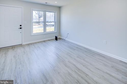 7 Simonds Dr, New Castle DE  19720-2146 exterior