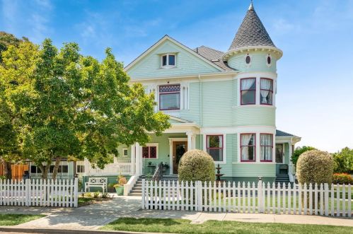 712 West St, Hollister, CA 95023-3829