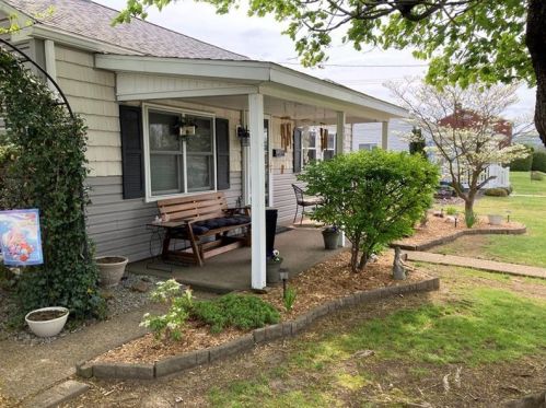 1922 Raymond Ave, Latrobe PA  15650-3044 exterior