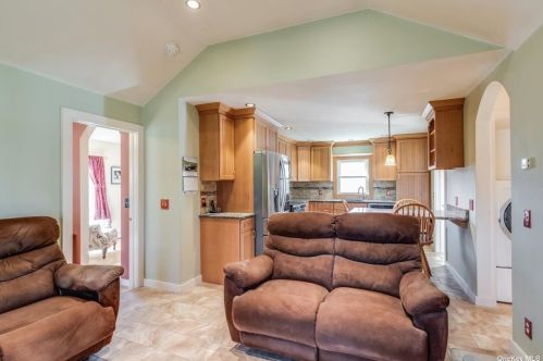 305 Bayberry Rd, Southold NY  11971-4436 exterior