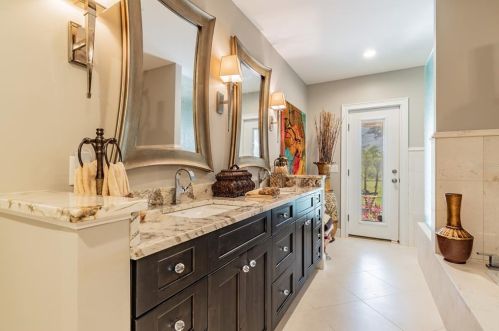 5148 31st Ave, Saint Petersburg FL  33707-5600 exterior