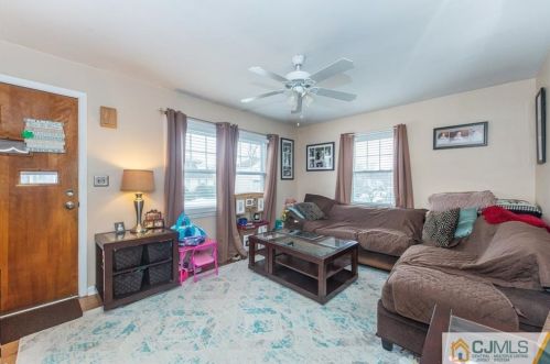 146 Oakmanor Pkwy, South Plainfield NJ  07080-4923 exterior