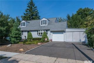 1 Harmony Ct, Syosset, NY 11791-2506