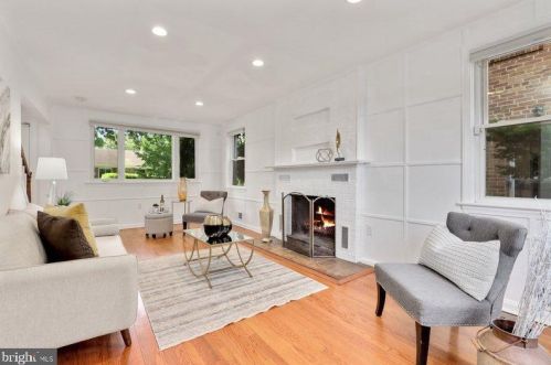 4004 Meade St, Washington, DC 20019-1946