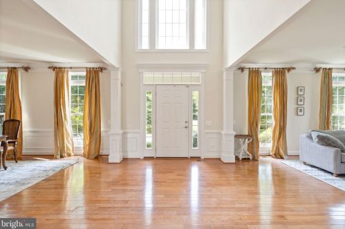 20906 Mcintosh Pl, Leesburg VA  20175-6372 exterior