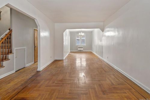 1172 225th St, Bronx, NY 10466-5503