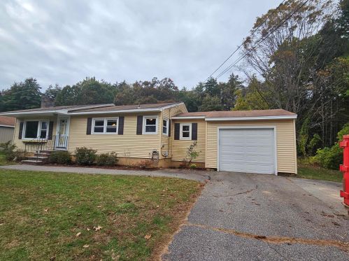 6 Gln Denin Dr, Salem NH  03079-2302 exterior
