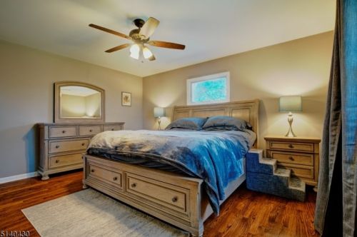 1 Pinewood Ct, Flemington NJ 08822-4909 exterior