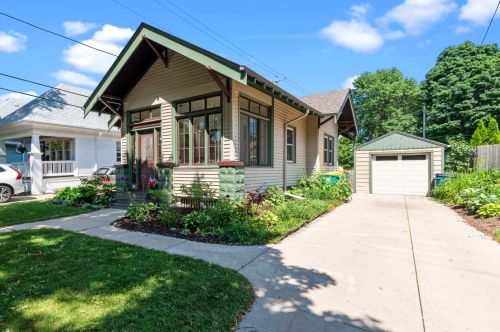 4210 Murray Ave, Milwaukee WI 53211-2012 exterior