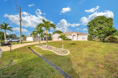 2671 Chestnut Ln, Fort Pierce, FL 34953-2941