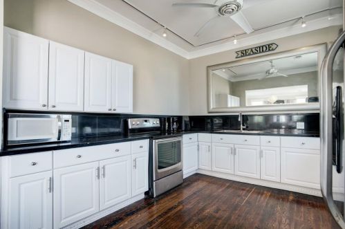 912 32nd St, Galveston TX  77550-4212 exterior