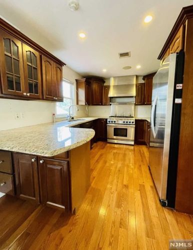 279 Highland Ave, Wood-Ridge NJ  07075-1523 exterior