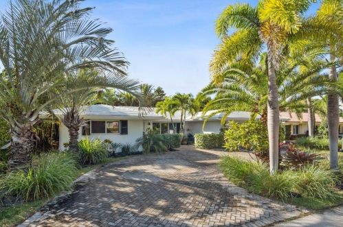 224 Tacoma Ln, West Palm Beach, FL 33404-6229