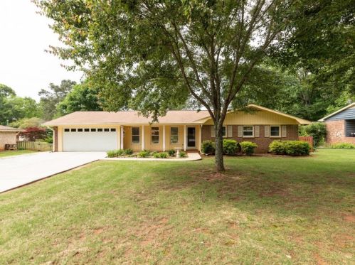 833 Denise Ct, Stone Mountain, GA 30087-2928
