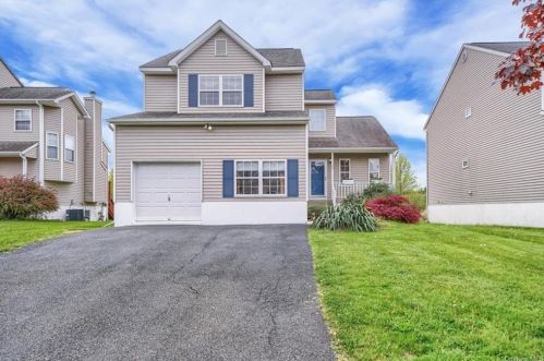25 Mclaughlin Way, Washingtonville, NY 10992-1151