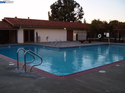 1462 Salamanca Ave, Hayward CA  94544-6256 exterior