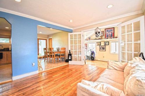 16 Marlon Ave, Bethpage, NY 11714-6417
