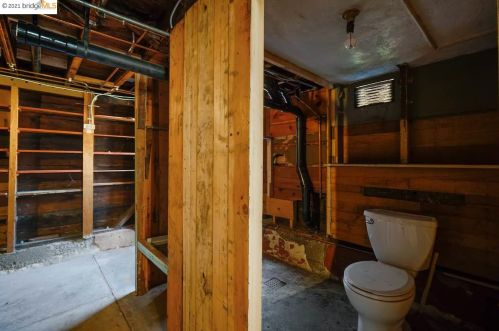 456 Cavour St, Oakland CA  94618-1077 exterior